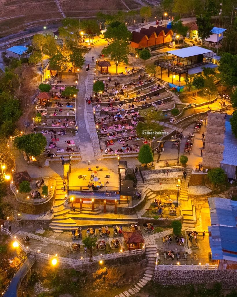 Area wisata Puncak Sosok tampak dari atas