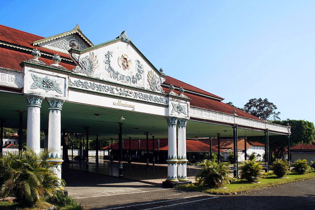 Keraton Daerah Istimewa Yogyakarta yang tampak megah, sumber: wikipedia