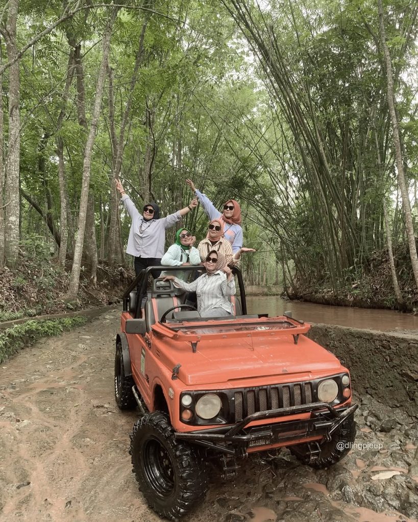 Dokumentasi Jeep wisata Puncak Becici dengan trek susur sungai, sumber: instagram