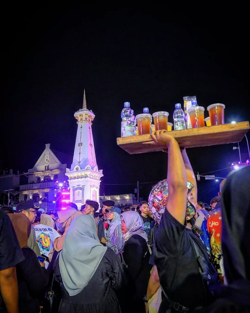 Suasana tugu Jogja dipadati pengunjung, sumber: instagram