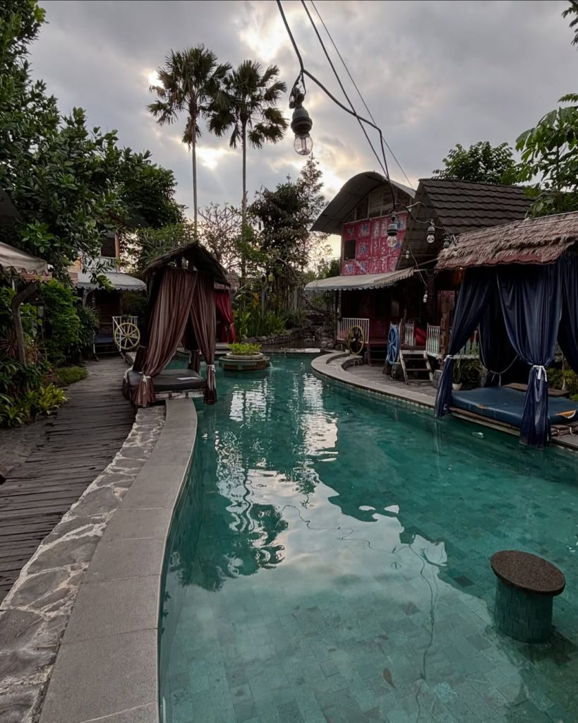 Suasana area La Luna Resort yang tampak nyaman dan hummy, sumber: instagram
