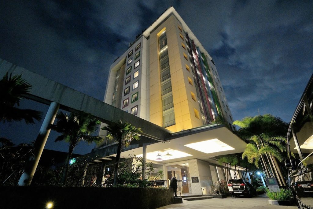 Ilustrasi Ibis Styles Solo ketika malam hari, sumber: gmaps