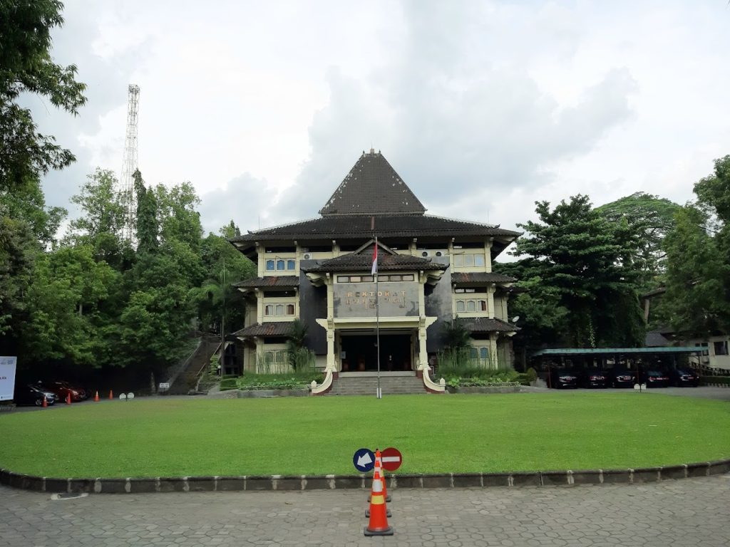Ilustrasi gedung kampus Institut Seni Indonesia (ISI) Surakarta yang artistik, sumber: gmaps