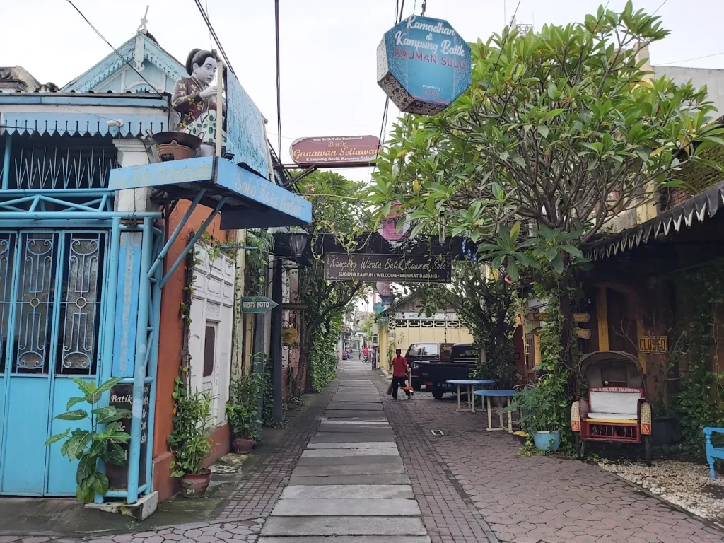 Suasana Kampung Batik Kauman yang tampak asri dan sejuk, sumber: gmaps