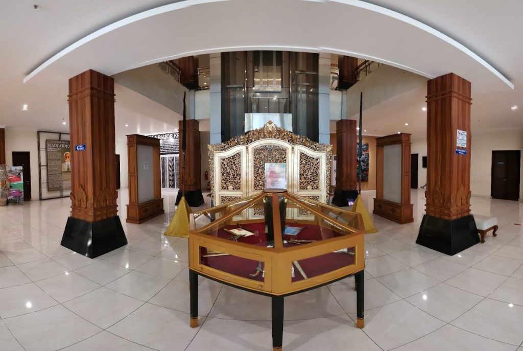 Ilustrasi di dalam kompleks Museum Keris Nusantara, sumber: googleusercontent.com