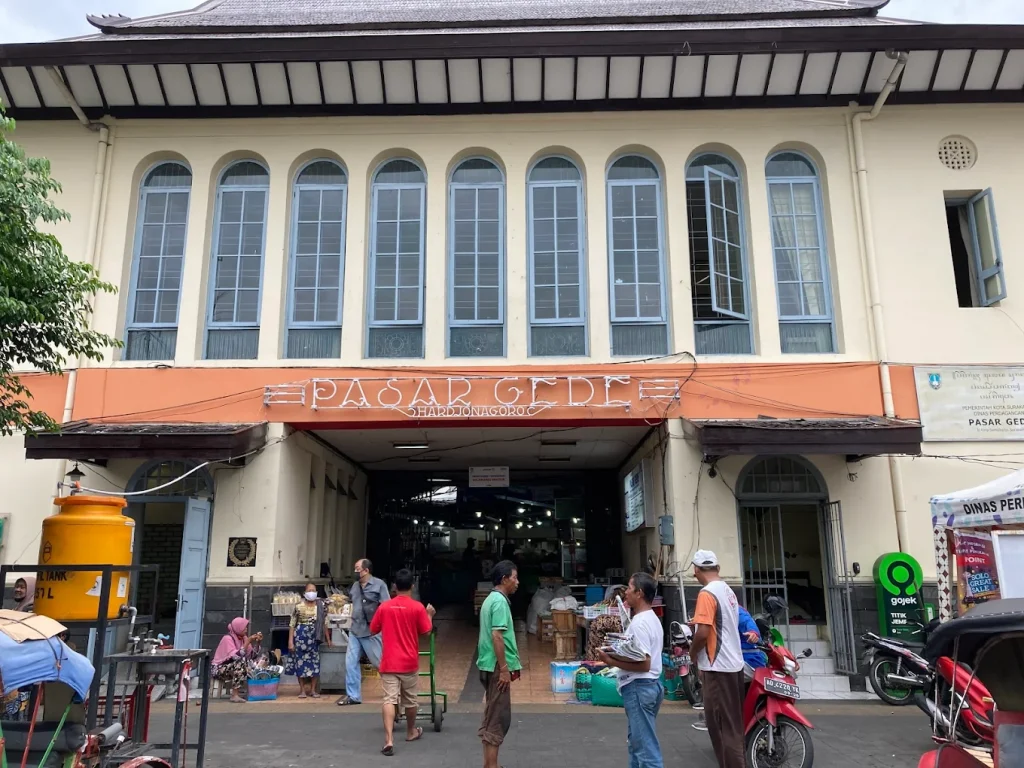 Bangunan Pasar Gede Harjonegara yang iconic, sumber: gmaps