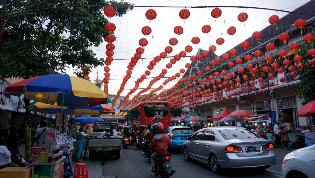 Jalan di area Pasar Gede Harjonegara yang ikonik, sumber: gmaps