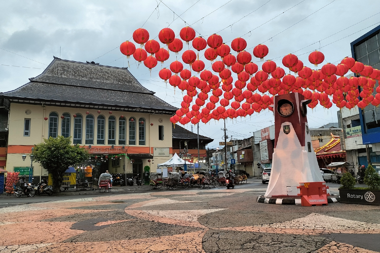 Ilustrasi Pasar Gede Solo yang dihiasi lampion, sumber: travel.kompas.com