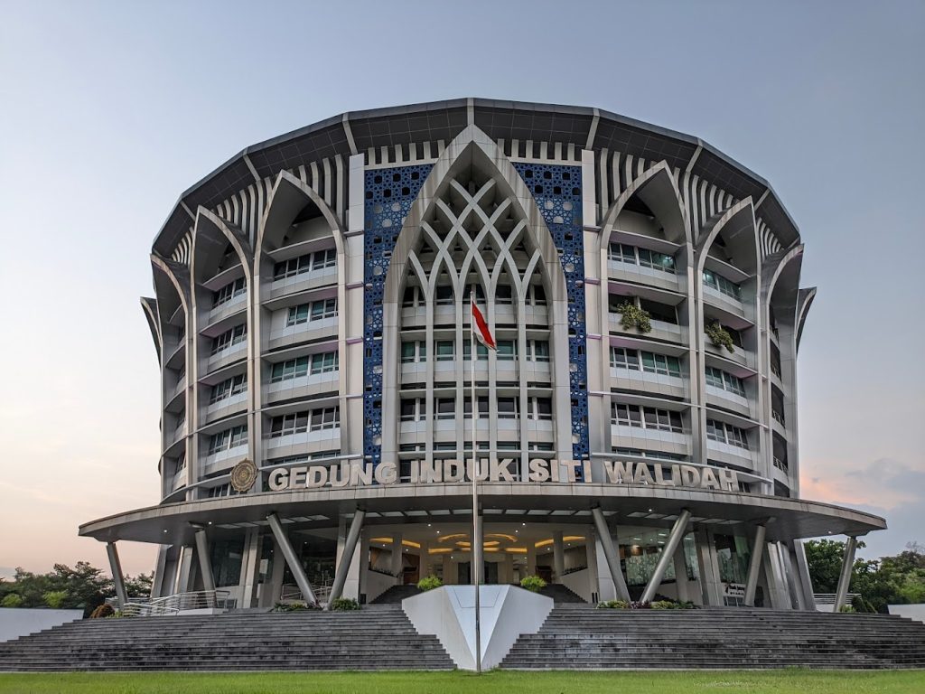 Ilustrasi gedung salah satu perguruan tinggi di Solo, sumber: gmaps