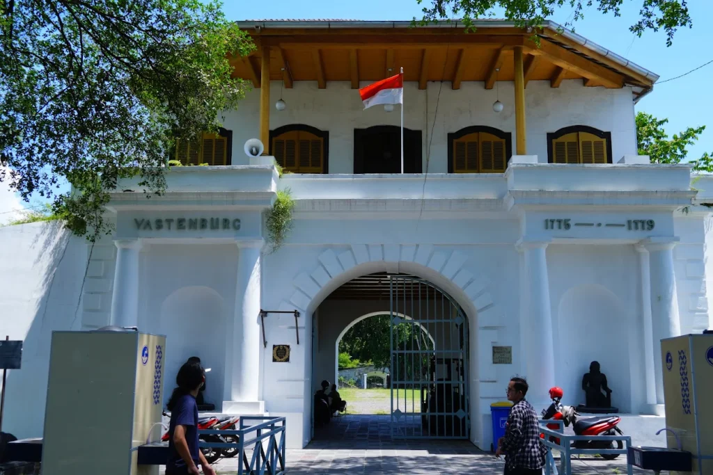 Salah satu spot di Benteng Vastenburg yang kental akan gaya Eropa, sumber: gmaps