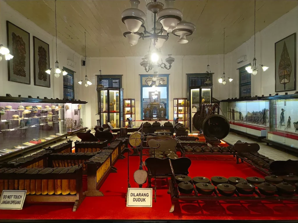 Salah satu spot di dalam Museum Radya Pustaka, sumber: gmaps