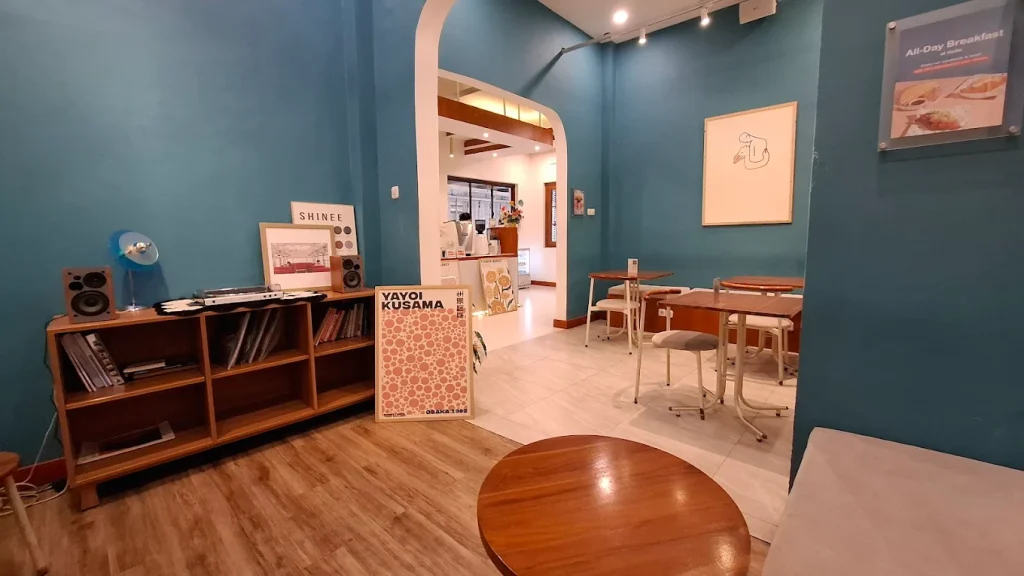 Suasana Nalla Coffee yang tampak homies, sumber: gmaps