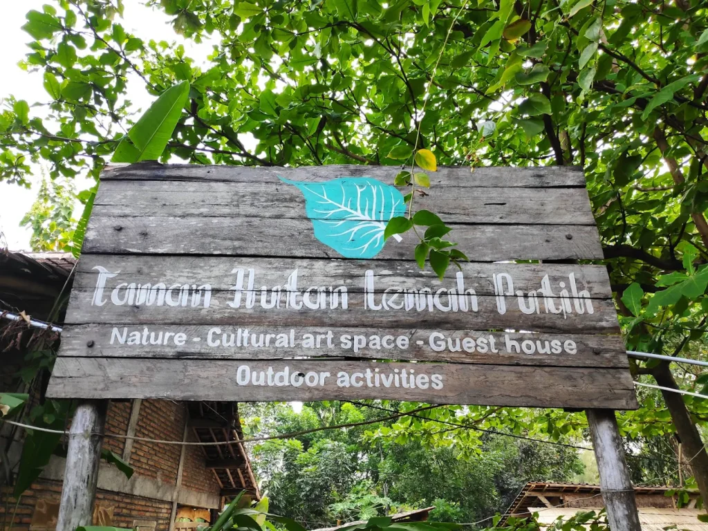 Taman Hutan Lemah Putih yang tampak sejuk dan asri, sumber: gmaps
