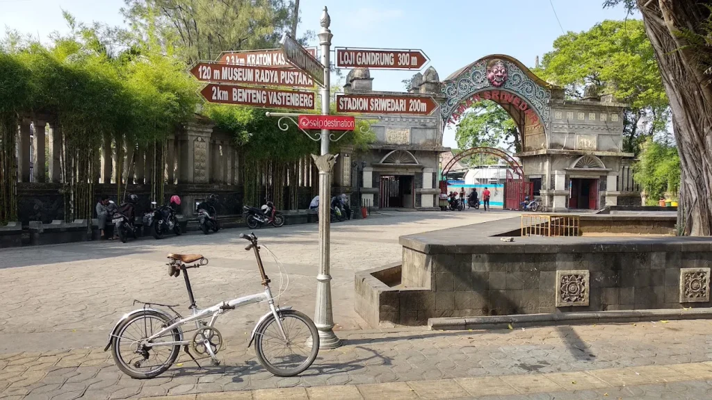 Salah satu spot di Taman Sriwedari yang kaya sejarah, sumber: gmaps
