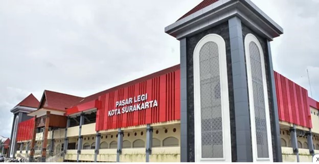 Pasar Legi adalah pasar tradisional yang cukup ikonik di Kota Surakarta. 