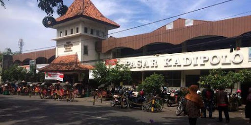 Pasar Kadipolo menawarkan ragam komoditas yang cukup lengkap 