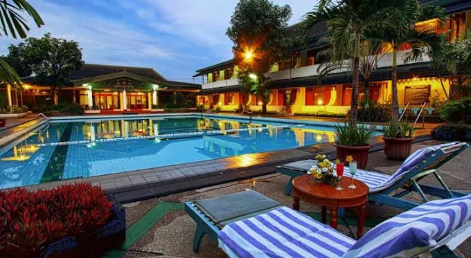 Kusuma Sahid Prince Hotel menyuguhkan suasana klasik dan elegan, cocok bagi tamu yang mencari pengalaman menginap yang berkelas