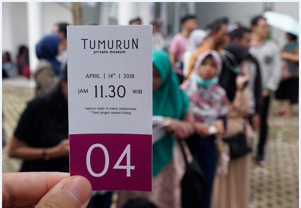 Ada dua opsi tiket jika kamu ingin kesini. Pertama tiket gratis yang bisa didapat dengan cara khusus dan tiket berbayar yang bisa dipesan online atau beli on the spot.
