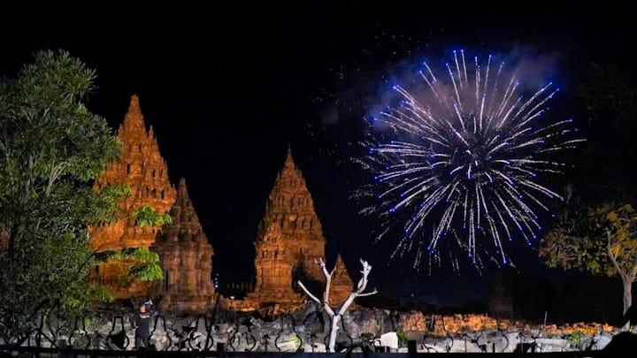 menikmati event akhir tahun di jogja dengan nonton  konser berlatar candi prambanan