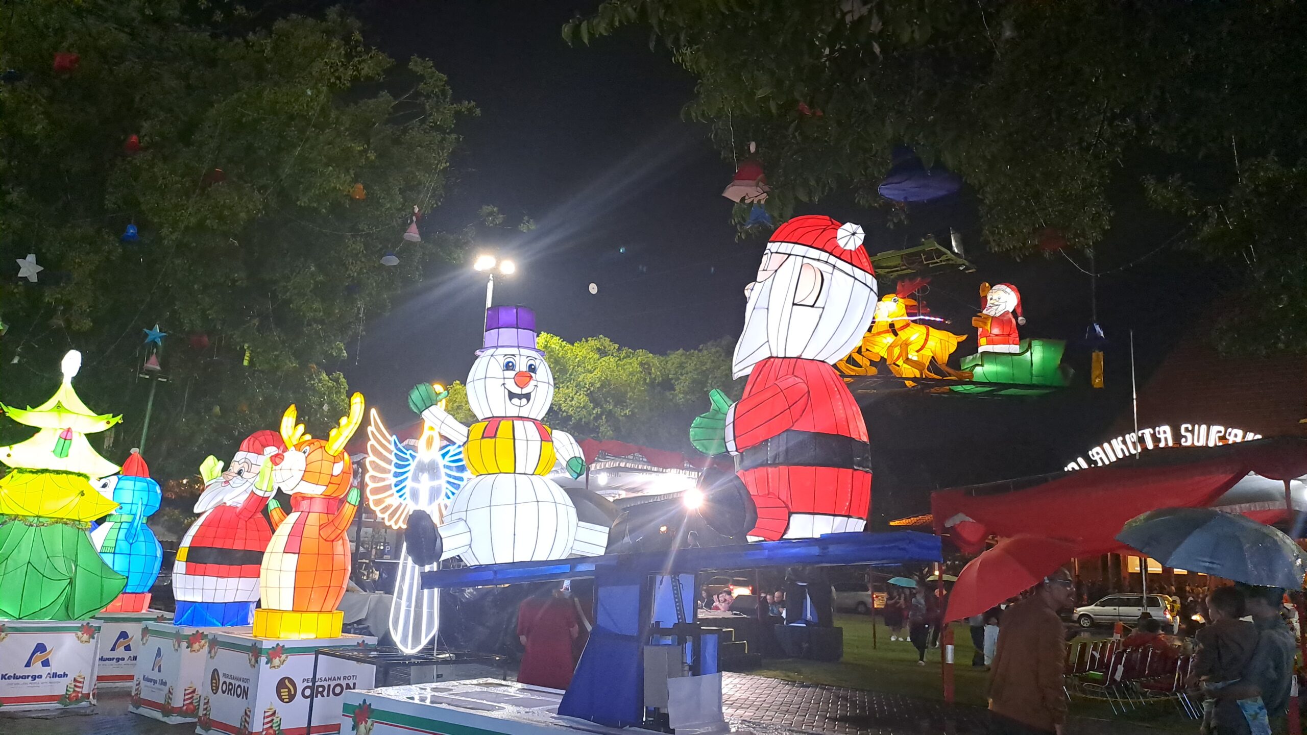 lampion natal di solo