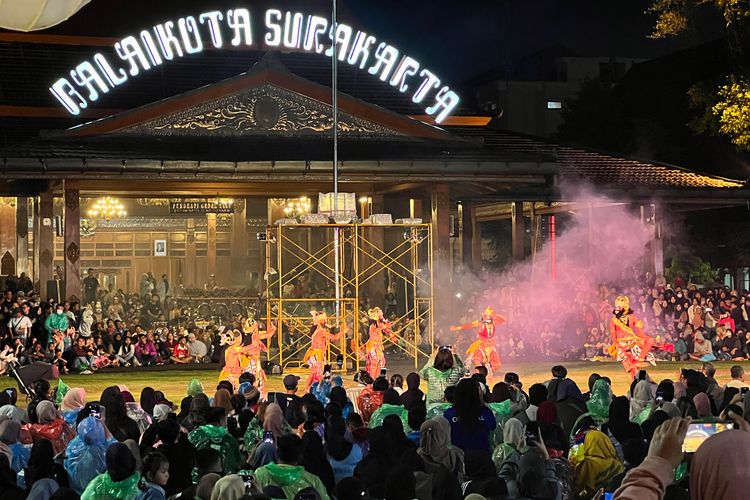 pertunjukan wayang orang di acara malam tahun baru