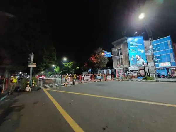 solo car free night