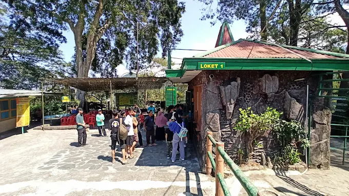 Loket pembelian tiket masuk wisata grojogan sewu
