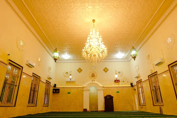 Suasana di dalam Masjid Semenen