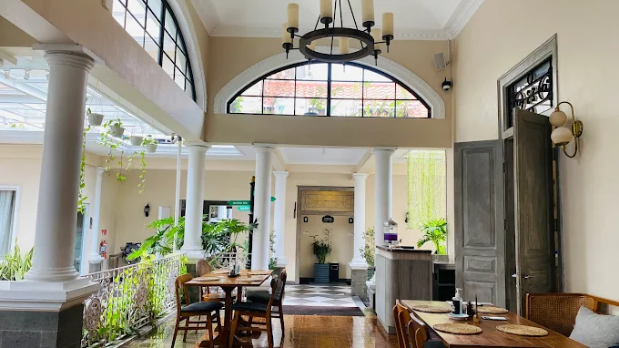 Canting Londo Kitchen, cafe kekinian yang menyajikan menu nusantara dan internasional,