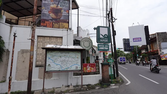 Papan penunjuk arah wisata Kampung Batik Laweyan