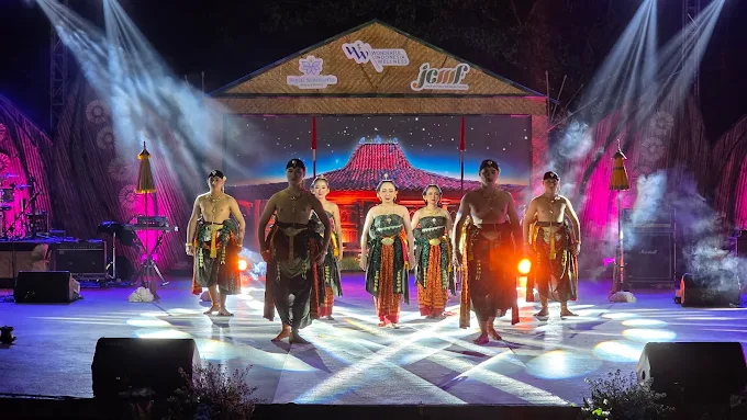 Pertunjukan seni di Taman Balekambang