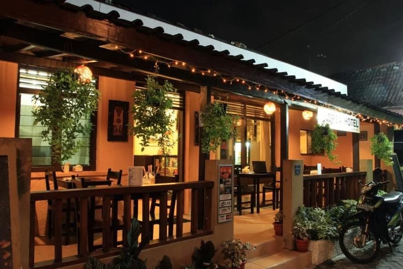 Andrea Hotel hanya dua menit jalan kaki ke Malioboro.