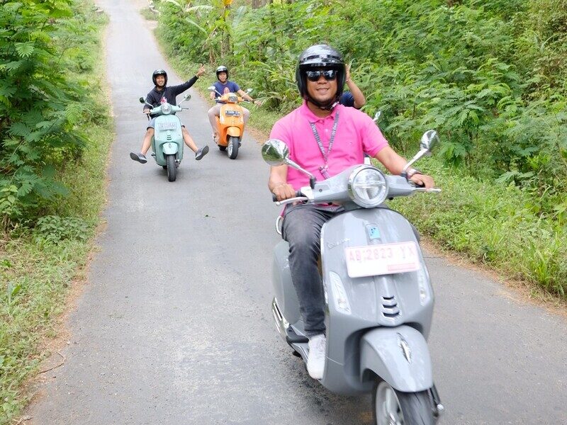 Ojol lebih praktis karena tinggal pesan, sewa motor lebih fleksibel.