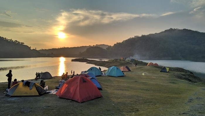 Waduk Sermo, wisata alam yang bisa untuk camping.