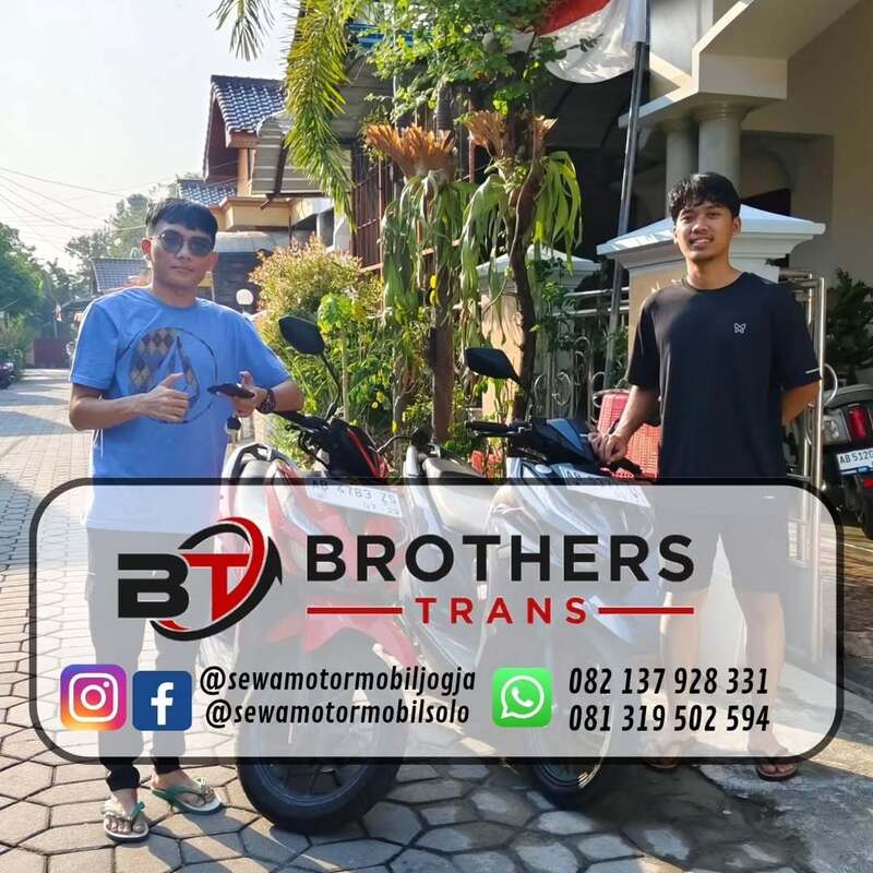 Petugas Brothers Trans melakukan cek unit bersama pelanggan sebelum serah terima